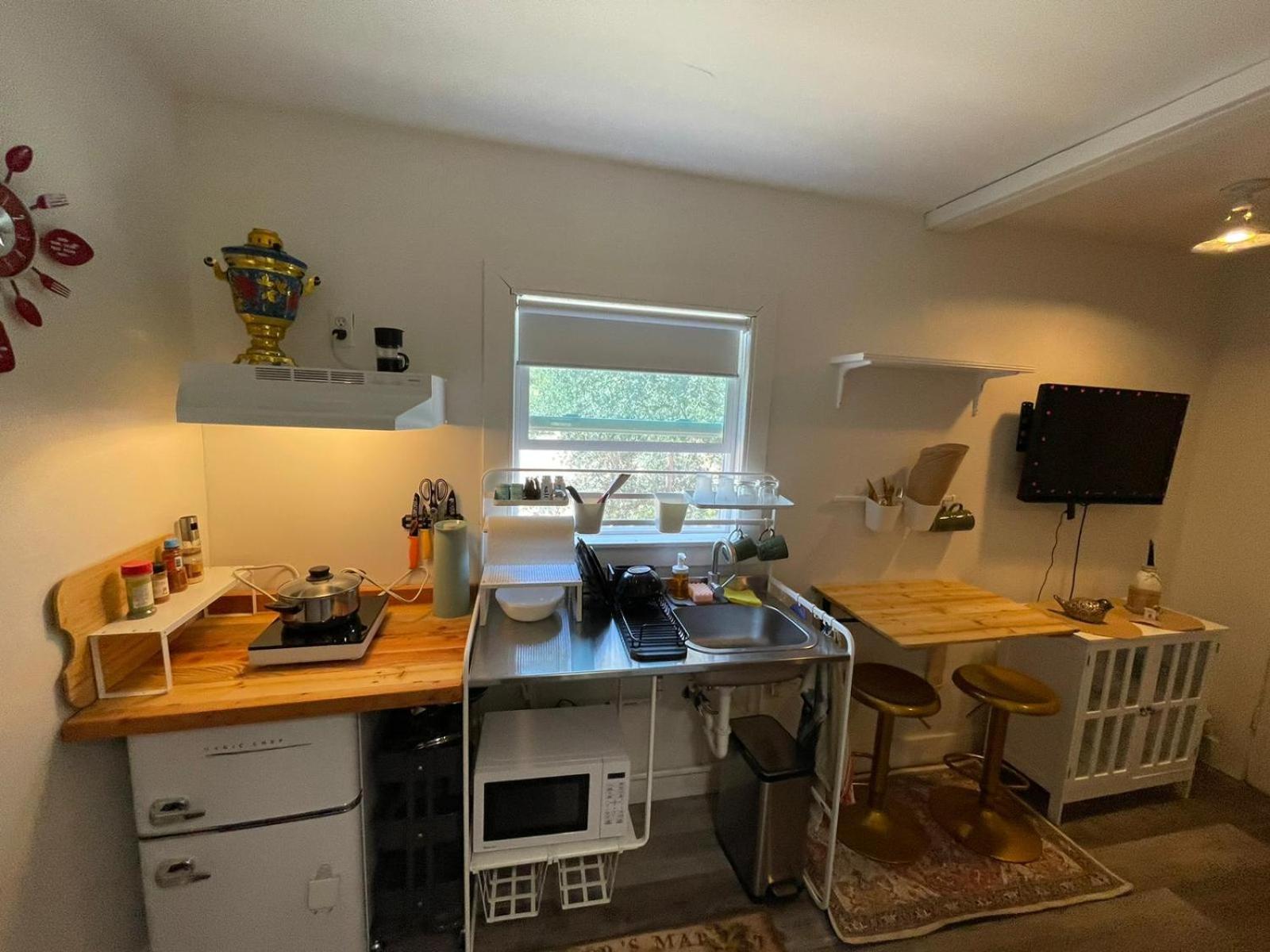 Petite Guesthouse With Kitchenette And Private Bathroom Лейк Изабела Екстериор снимка