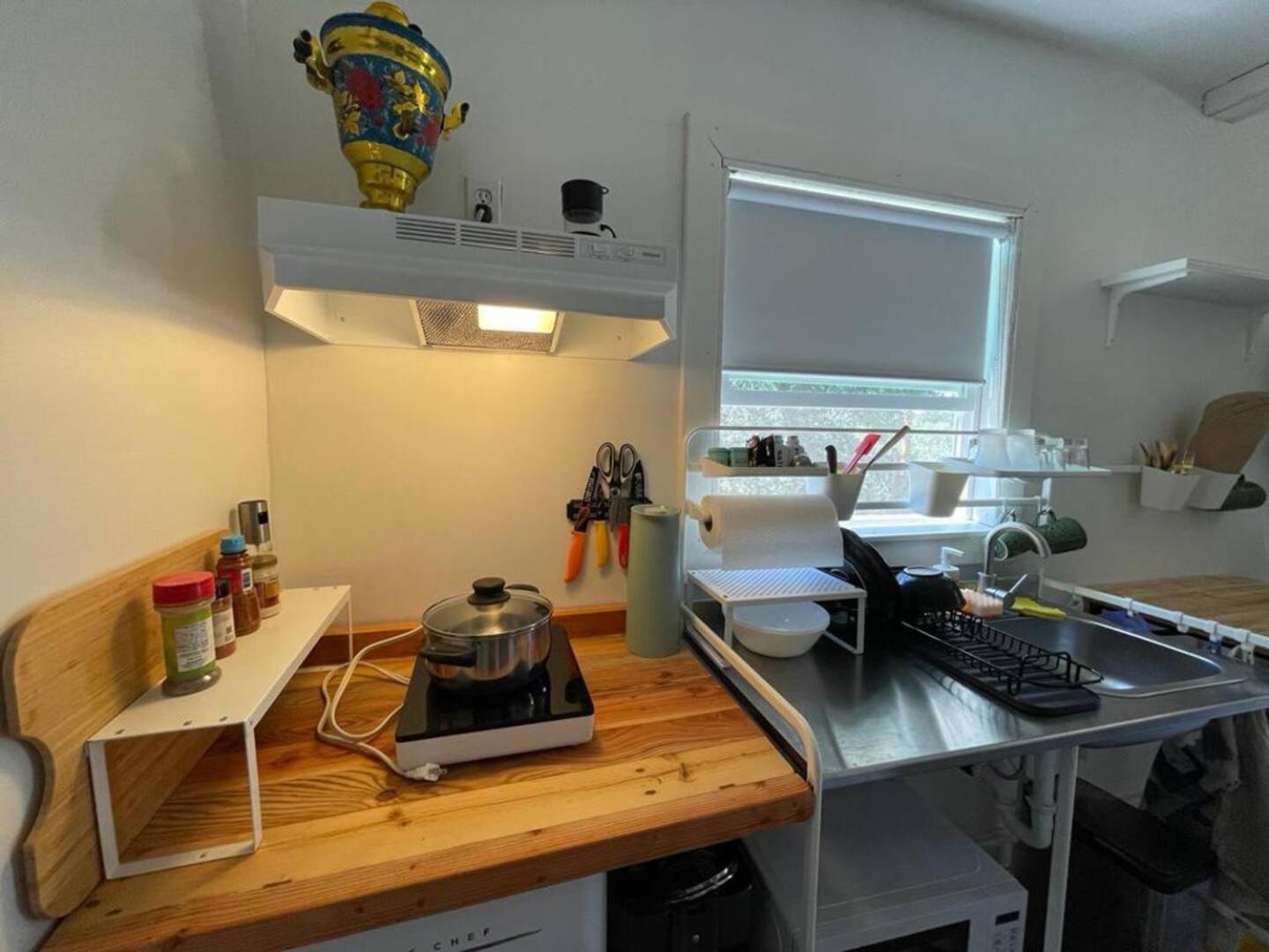 Petite Guesthouse With Kitchenette And Private Bathroom Лейк Изабела Екстериор снимка